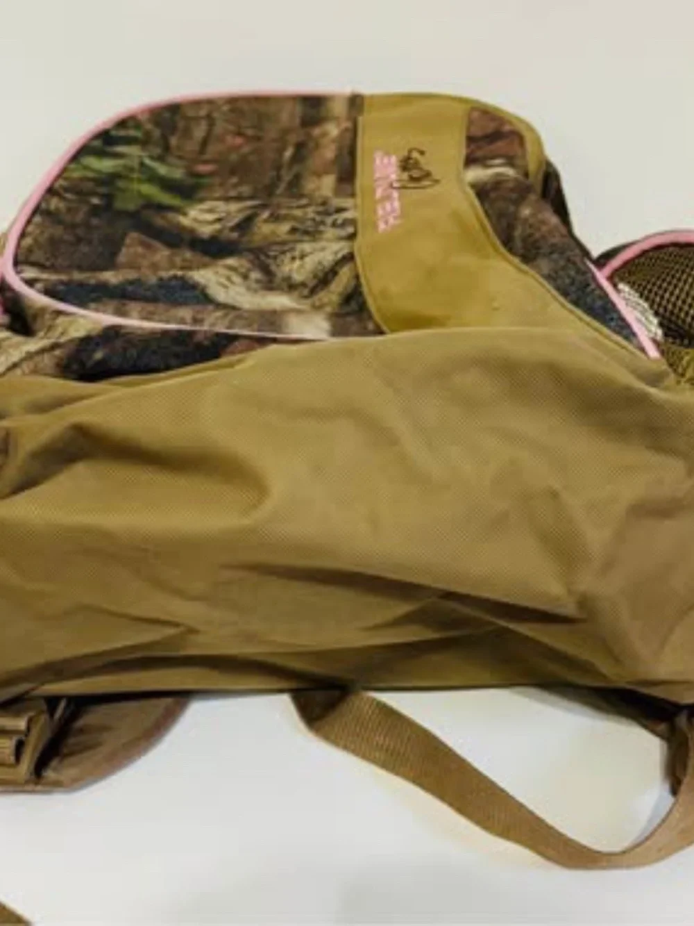 Women’s Realtree Fieldline Pro Series Backpack Camouflage With Light Pink Trim.